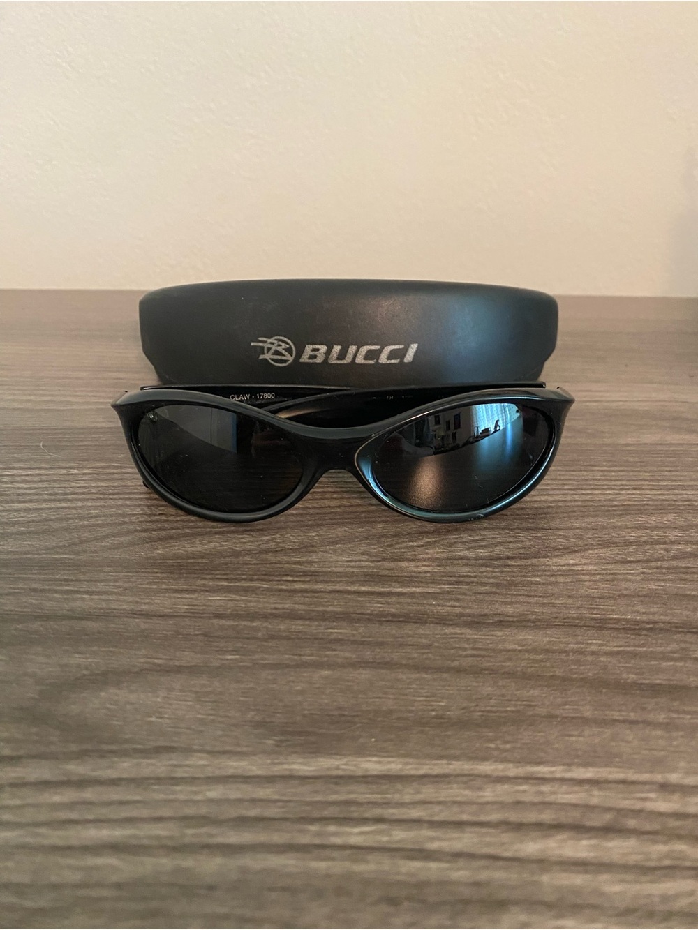 Women's Black Wrap Sunglasses - Sleek Polarized Style